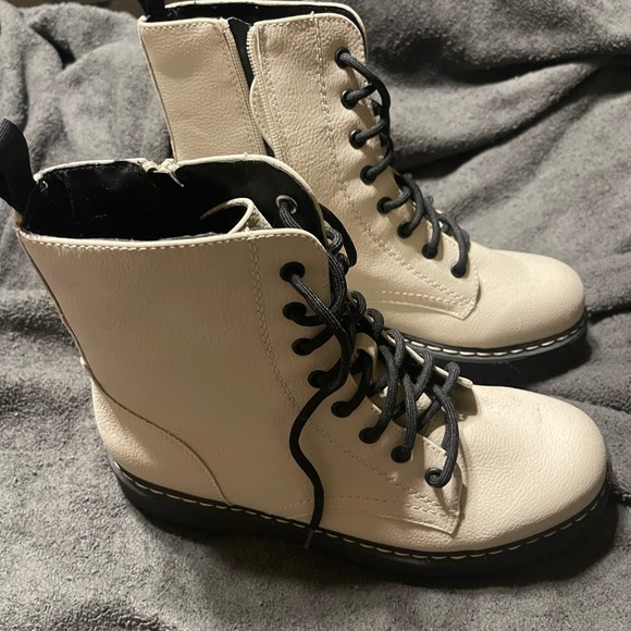 Union Bay Boots - Picture 2 of 8